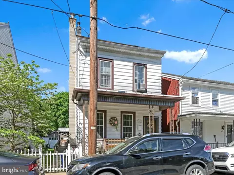 414 S Front St, Saint Clair, PA 17970