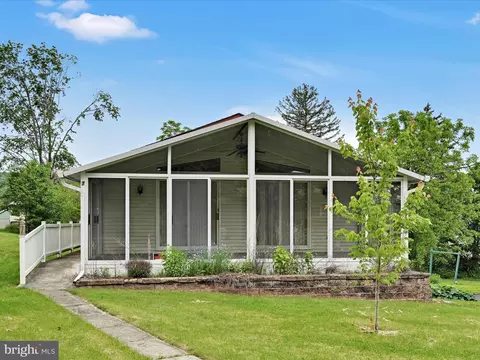7 Zerbe St, Cressona, PA 17929