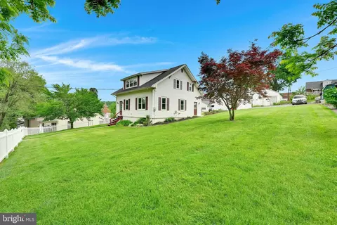 25 W Mill St, Pine Grove, PA 17963