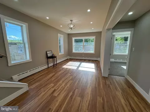 Living - 10 Spruce Ave, Barnesville, PA 18214 photo 2 of 7