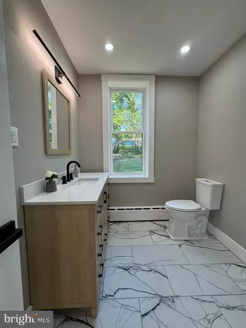 Bath - 10 Spruce Ave, Barnesville, PA 18214 photo 3 of 9