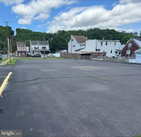 400 S Mill St, Saint Clair, PA 17970