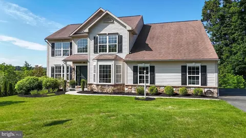 205 Fox Hollow Rd, Pottsville, PA 17901