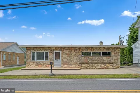 1166 W Main St, Valley View, PA 17983