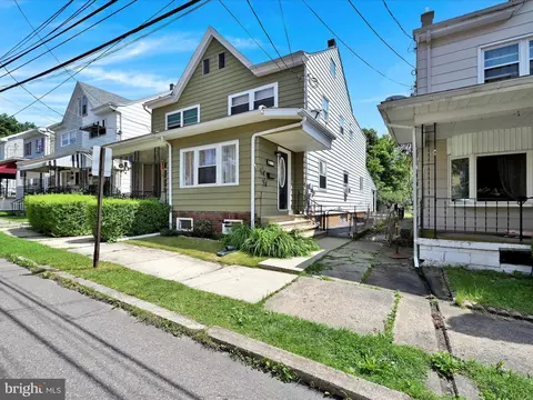 35 S Center St, Frackville, PA 17931
