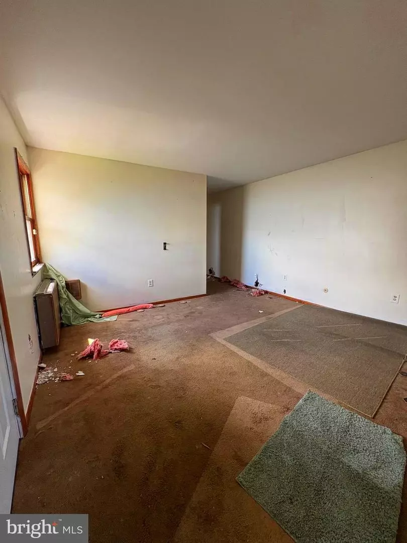 Living - 307 Laurel Blvd, Pottsville, PA 17901 photo 1 of 1