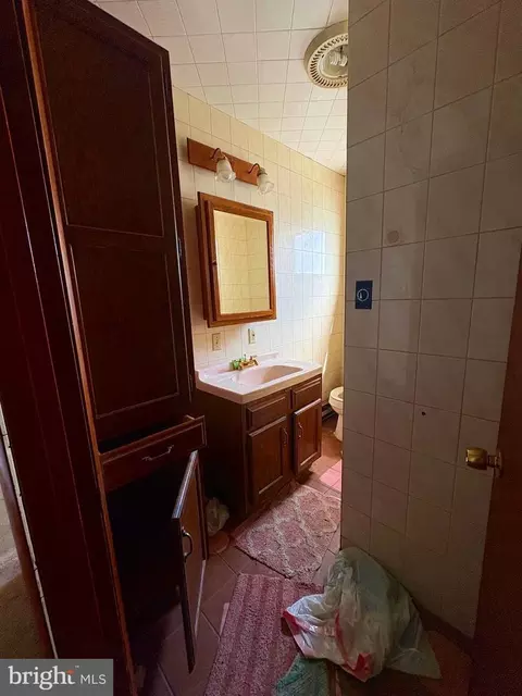 Bath - 307 Laurel Blvd, Pottsville, PA 17901 photo 1 of 1