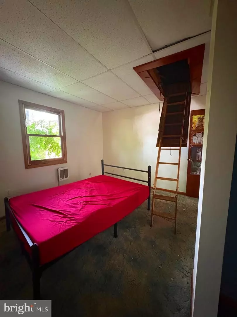 Bedroom - 307 Laurel Blvd, Pottsville, PA 17901 photo 2 of 2