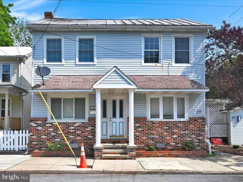 27 E Laurel St, Tremont, PA 17981
