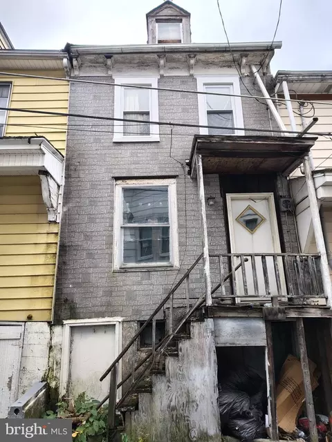 412 W New York St, Shenandoah, PA 17976