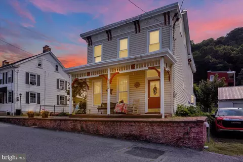 10 Penn St, Port Clinton, PA 19549