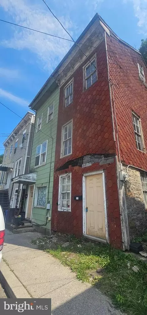 211-213 Peacock St, Pottsville, PA 17901