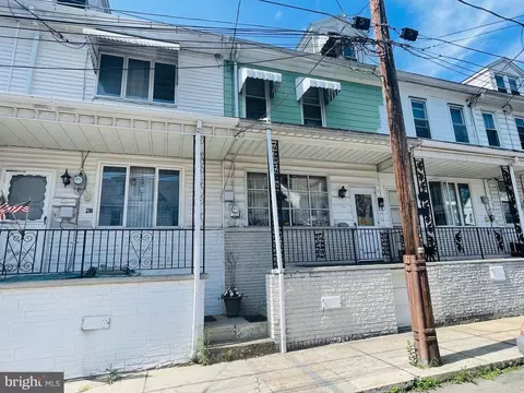 49 Macomb St, New Philadelphia, PA 17959