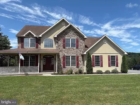1 N Night Hawk Dr, Orwigsburg, PA 17961