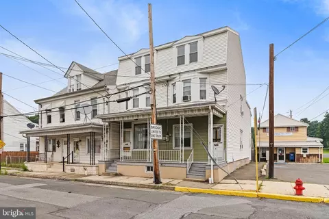 30 Main St, Middleport, PA 17953