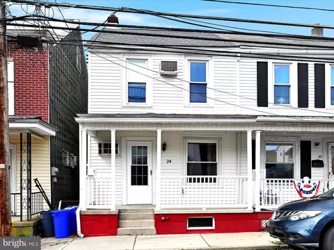 24 S Nichols St, Saint Clair, PA 17970