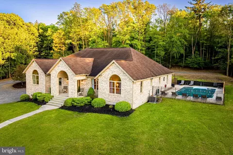 36 Summer Mountain Rd, New Ringgold, PA 17960