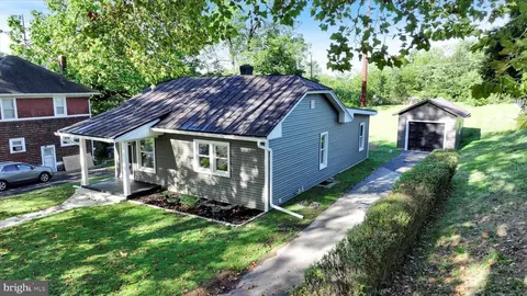 9 Hallton Hill Rd, Pine Grove, PA 17963