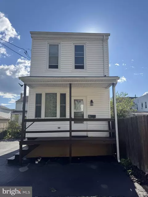 10 S Price St, Saint Clair, PA 17970
