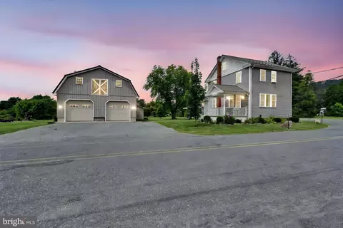972 E Mountain Rd, Hegins, PA 17938