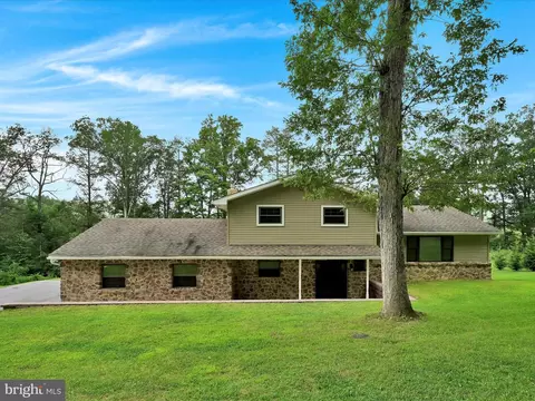 13 Hillside Dr, Pine Grove, PA 17963