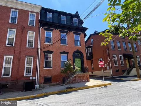 221 Mahantongo St, Pottsville, PA 17901