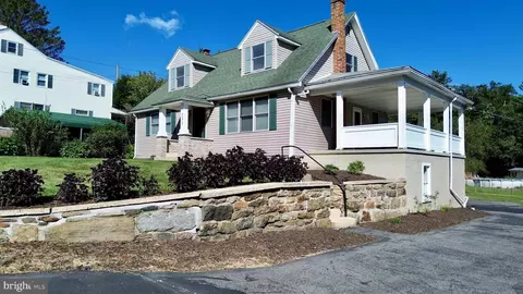 231 Market St, Cumbola, PA 17930