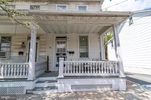 59 E Pottsville St, Pine Grove, PA 17963