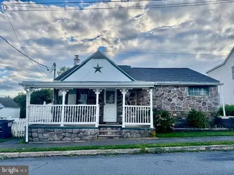 124 N Railroad Ave, Frackville, PA 17931