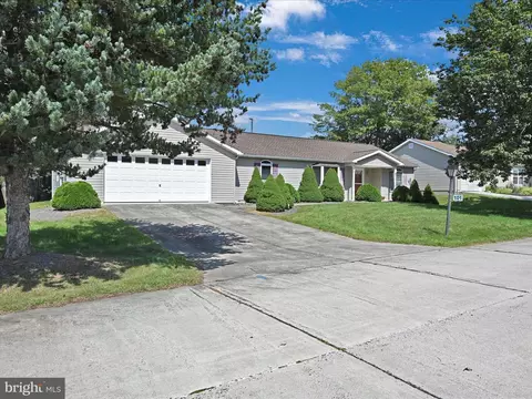 101 Juniper Ct, Pine Grove, PA 17963