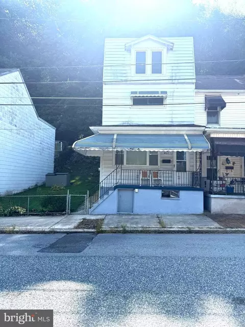612 W Bacon St, Pottsville, PA 17901