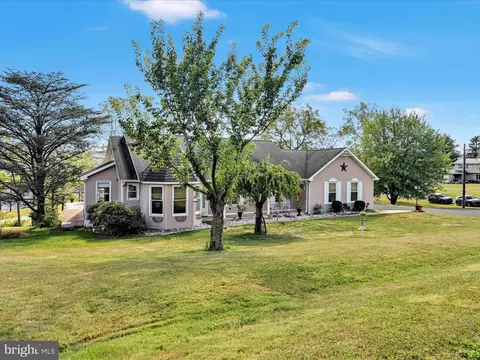 1096 Indian Dr, Auburn, PA 17922