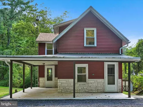 204 S Stanhope Rd, Pine Grove, PA 17963