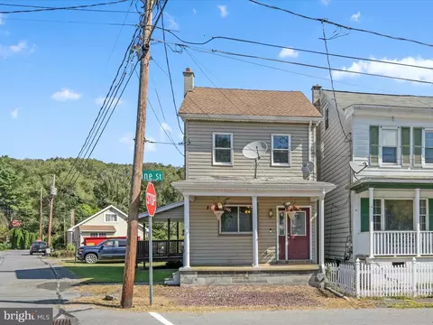 1 Pine St, Branchdale, PA 17923