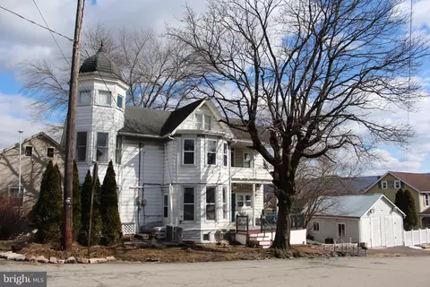 2 E Grand Ave, Tower City, PA 17980