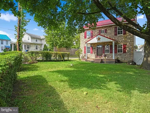 21 E Wood St, Pine Grove, PA 17963