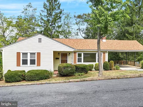 110 Mahantongo Dr, Pottsville, PA 17901