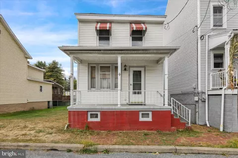 51 Washington St, Middleport, PA 17953