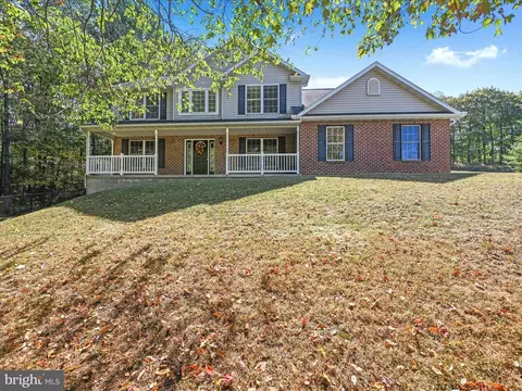 310 Forest Wood Dr, Pottsville, PA 17901