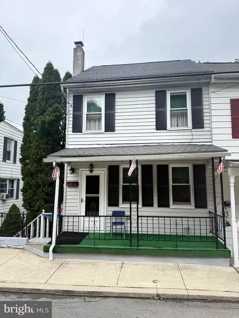 37 E Savory St, Pottsville, PA 17901