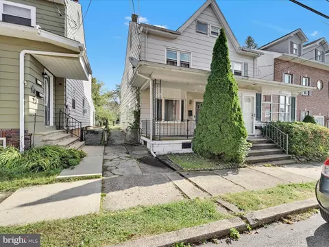 37 S Center St, Frackville, PA 17931