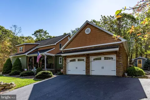 248 Country Club Dr, Hazleton, PA 18202