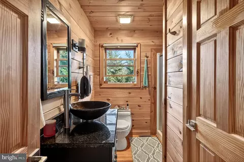 Bath - 29 Blackhawk Blvd, Hazleton, PA 18202 photo 1 of 4