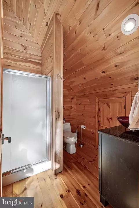 Bath - 29 Blackhawk Blvd, Hazleton, PA 18202 photo 3 of 4