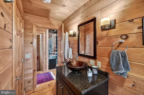 Bath - 29 Blackhawk Blvd, Hazleton, PA 18202 photo 2 of 4