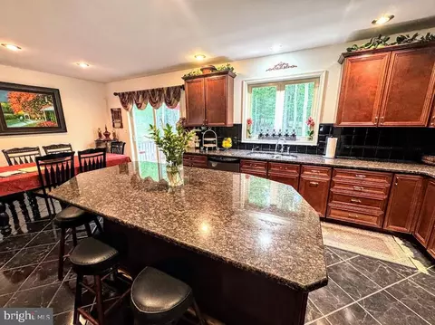 Kitchen - 55 Conyngham Dr, Hazleton, PA 18202 photo 4 of 6