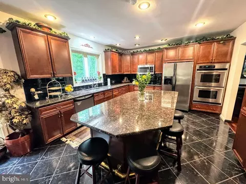 Kitchen - 55 Conyngham Dr, Hazleton, PA 18202 photo 3 of 6