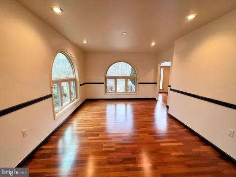 Living - 55 Conyngham Dr, Hazleton, PA 18202 photo 3 of 7