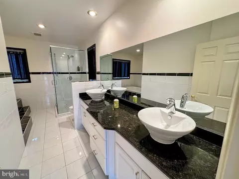 Bath - 55 Conyngham Dr, Hazleton, PA 18202 photo 1 of 7