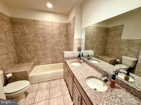 Bath - 55 Conyngham Dr, Hazleton, PA 18202 photo 4 of 7